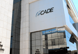 Decisão do Cade para investigar Google por possível abuso no uso de conteúdo jornalístico via IA é histórica, diz ANJ