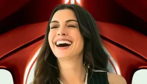Anne Hathaway revela que ficou 'praticamente cega' por 10 anos