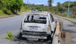 Bombeiros são acionados para controlar incêndios em veículos em locais distintos de Maceió