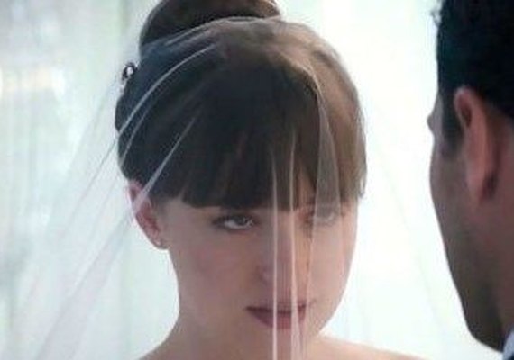 Imagens de Ana vestida de noiva para último 'Cinquenta Tons' vazam na internet