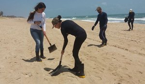 Praia do Futuro está imprópria para banho devido a manchas de óleo