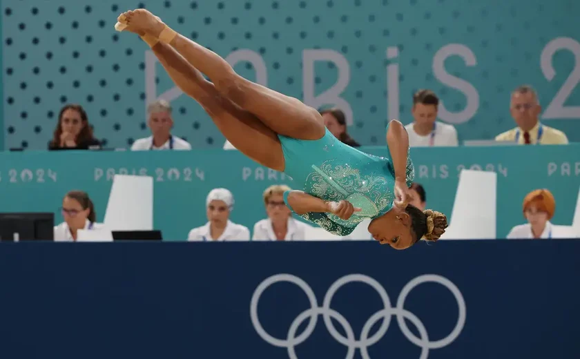 Rebeca é ouro no solo e vira maior medalhista olímpica do Brasil