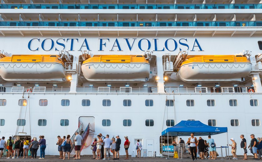 Primeiro navio da temporada 25/26 de cruzeiros chega a Alagoas