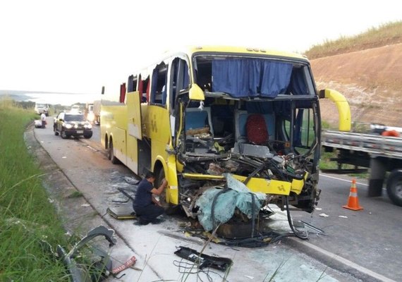 Acidente entre ônibus e caminhão deixa 18 feridos no entorno do DF