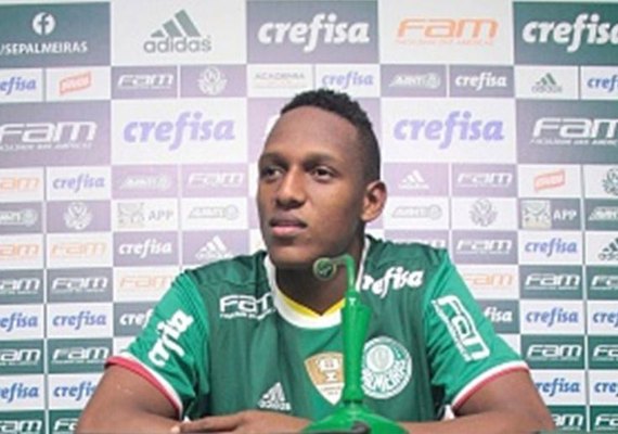 Barcelona estuda antecipar contratação de Yerri Mina, do Palmeiras