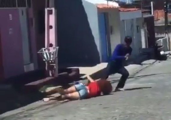 Mulher reage a assalto e é agredida por ladrão em Maceió