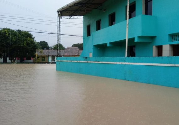 Ruas voltam a virar 'lagoa' em Fernão Velho