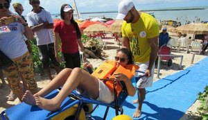 Pessoas com deficiência poderão tomar banho de mar seguro no Praia Sem Barreiras