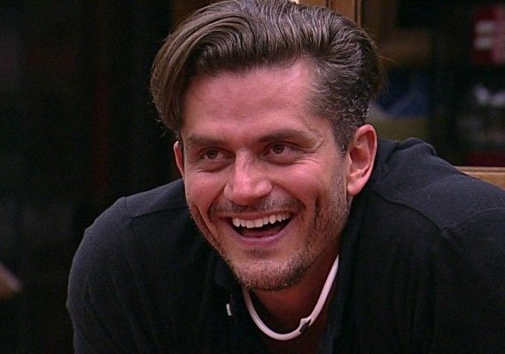 Marcos Harter ri por último: após se dar mal, ele está bem melhor que Emilly
