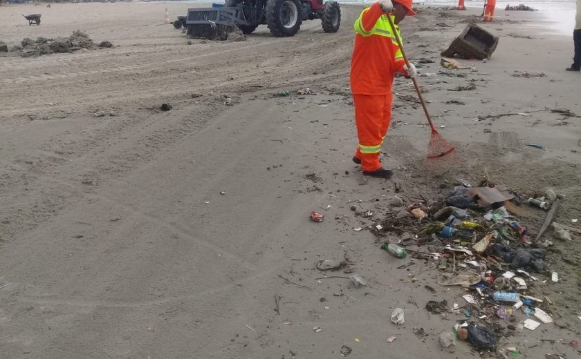 Desde segunda, Slum recolhe mais de 160 toneladas de lixo em praias de Maceió