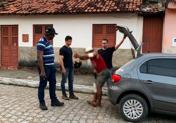 Dupla é capturada horas depois de ter roubado moto em Marechal Deodoro