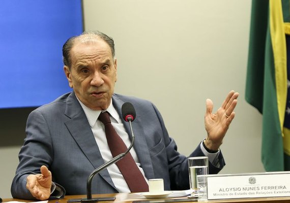 EUA devolvem crianças aos pais a conta-gotas, critica Aloysio Nunes