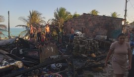 Incêndio destrói duas casas na Vila Emater