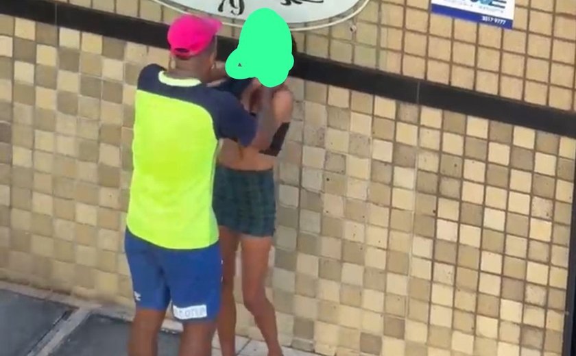 Vídeo: Homem é preso em flagrante por violência contra mulher em Maceió