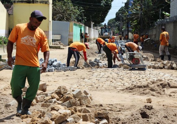 Prefeitura de R.Largo intensifica serviços de drenagem e pavimentação no Tabuleiro