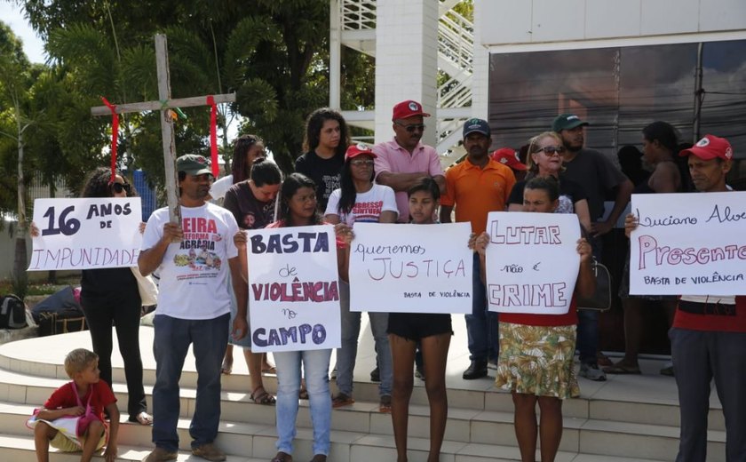 MST em vigília no Fórum do Barro Duro pela condenação de assassinos de líder do movimento