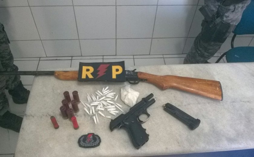 Radiopatrulha detém suspeitos de tráfico de drogas e porte ilegal de arma de fogo