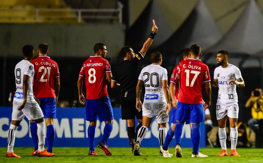 Santos supera expulsão de Gabigol e vence Nacional com golaço de Rodrygo