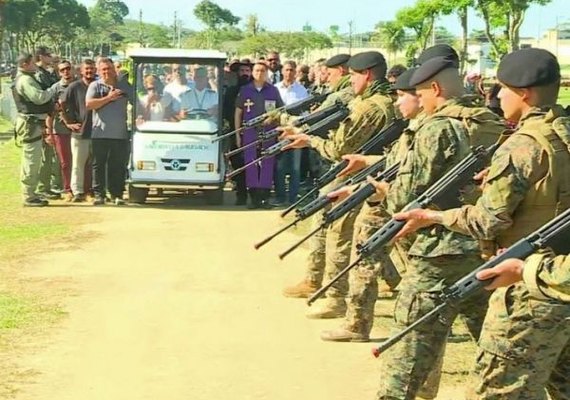Corpo de policial do Bope é enterrado no Rio de Janeiro