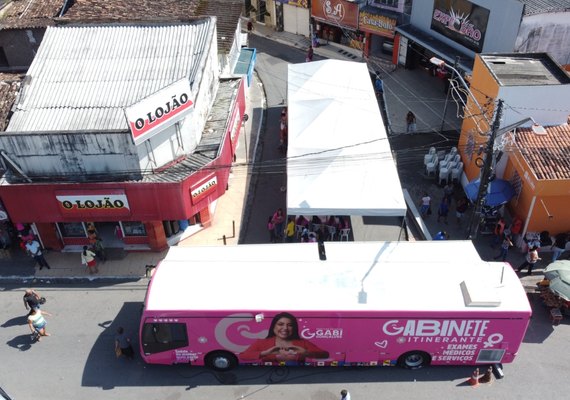 Ônibus com serviços de saúde especializados da deputada Gabi Gonçalves chega a Rio Largo