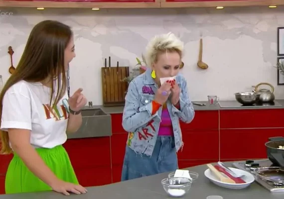Ana Maria Braga se choca com sabor e cospe receita ao vivo