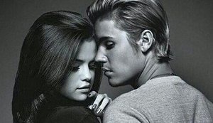 Justin Bieber está implorando para Selena Gomez voltar com ele