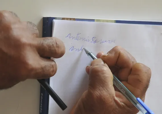 Analfabetismo de pessoas com deficiência é quatro vezes maior no país