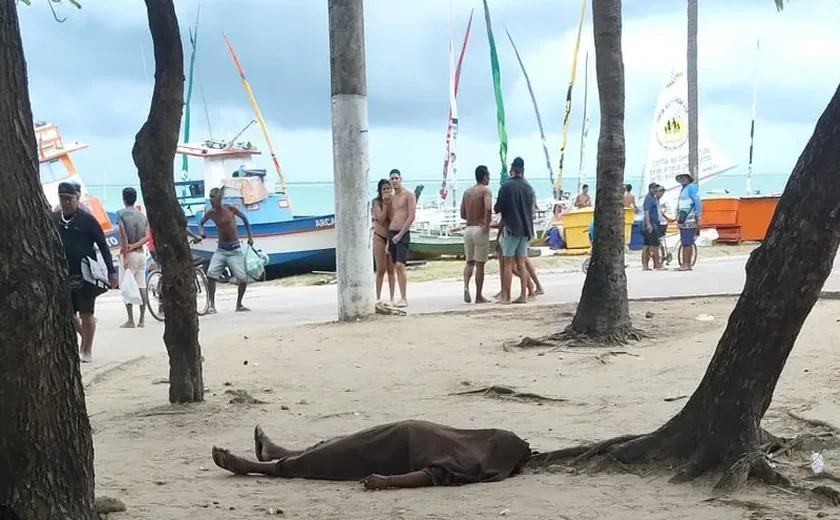 Pescador é assassinado a tiros na orla da Pajuçara, em Maceió