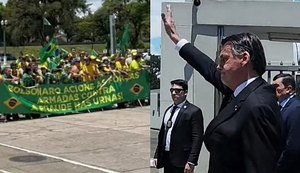 Bolsonaro reaparece e acena a apoiadores golpistas em evento de formatura no Exército