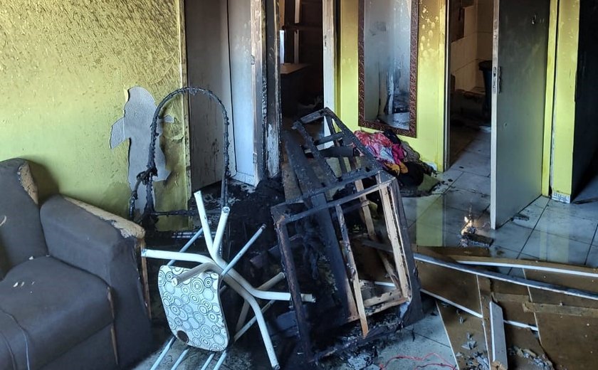 Homem é preso após atear fogo em apartamento; mulher pulou do primeiro andar para escapar de agressão