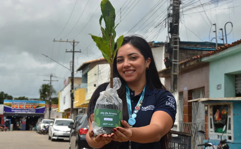 Agreste Saneamento celebra o Dia da Árvore com entrega de mudas frutíferas no município de Campo Grande