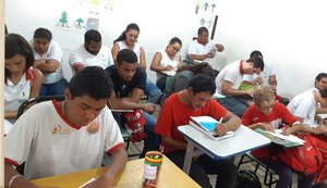 Alunos com deficiência se formam com cerimônia de celebração na Pestalozzi de Maceió