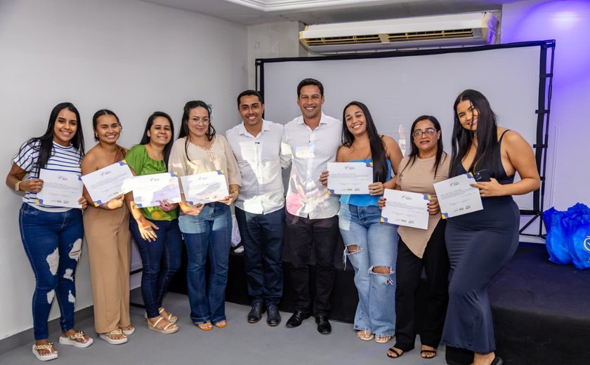 Vereador David do Emprego celebra entrega de certificados do programa 'A Sua Hora Chegou'