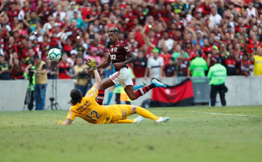 Ao sofrer goleada para o Flamengo Corinthians demite técnico  Fábio Carille