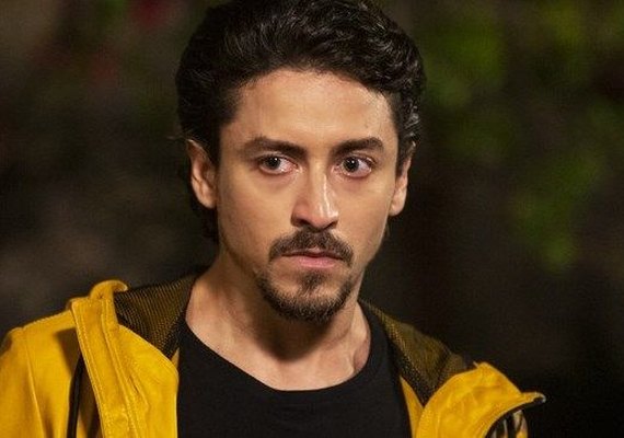 'Verão 90': Mercedes demite Jerônimo da Pop TV e vilão cai em desgraça