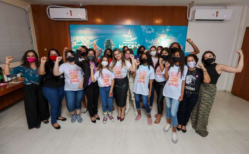 Dia da Menina tem roda de empoderamento com adolescentes da capital