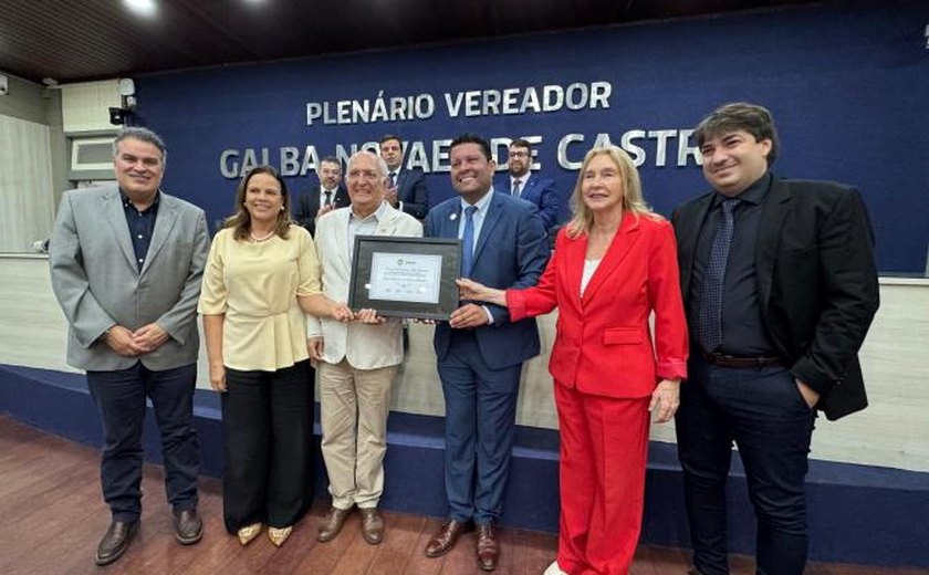 Diretor-geral do TCE/AL recebe Comenda Mário Guimarães da Câmara Municipal de Maceió