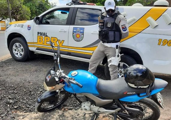 BPRv prende reeducando inabilitado dirigindo veículo com numeração de motor raspada