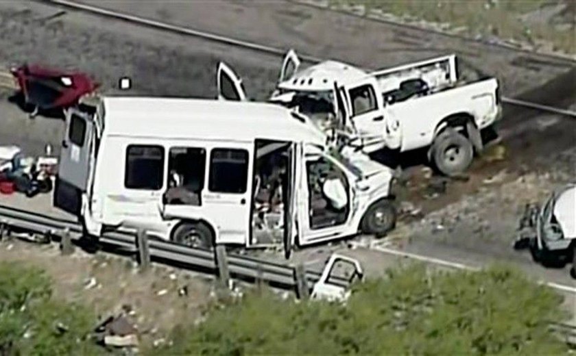 Grave acidente entre van e caminhonete deixa 13 mortos nos Estados Unidos