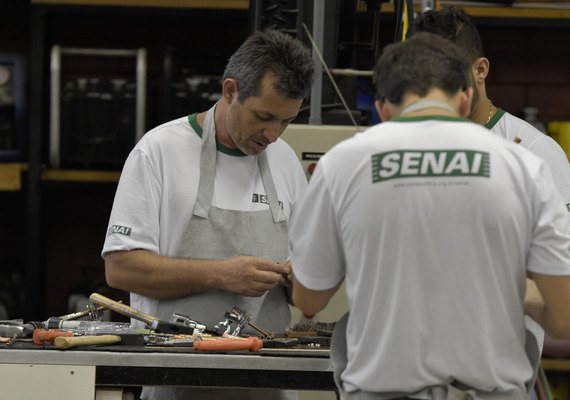 Parceria entre Senai e Governo garante curso profissionalizante com direito a auxílio estudantil