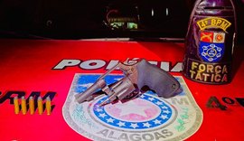 PM apreende duas armas de fogo e drogas em Maceió e São Miguel dos Campos