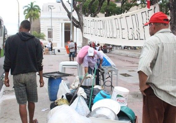 Movimentos sociais iniciam vigília em Maceió