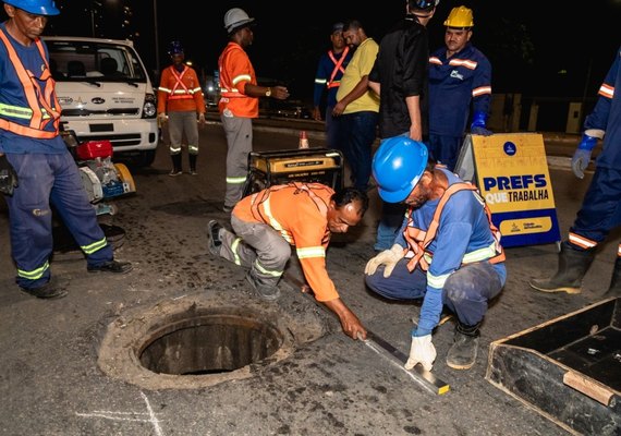 Operação Tampa Bueiro finaliza serviços em ruas do Centro e segue para Av. Moreira e Silva