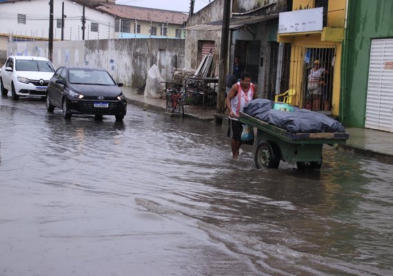 Inmet emite alerta de 'perigo' para chuvas em Maceió e 57 cidades alagoanas