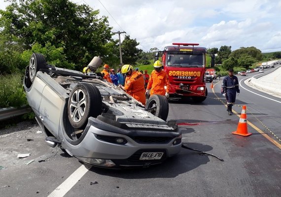 Jogadora de vôlei alagoana morre em acidente na BR-101 em Flexeiras