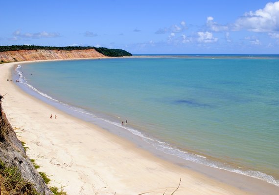 Barra de Santo Antônio tem caminho no mar