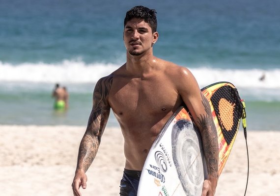 Gabriel Medina é internado em hospital e passa por cirurgia