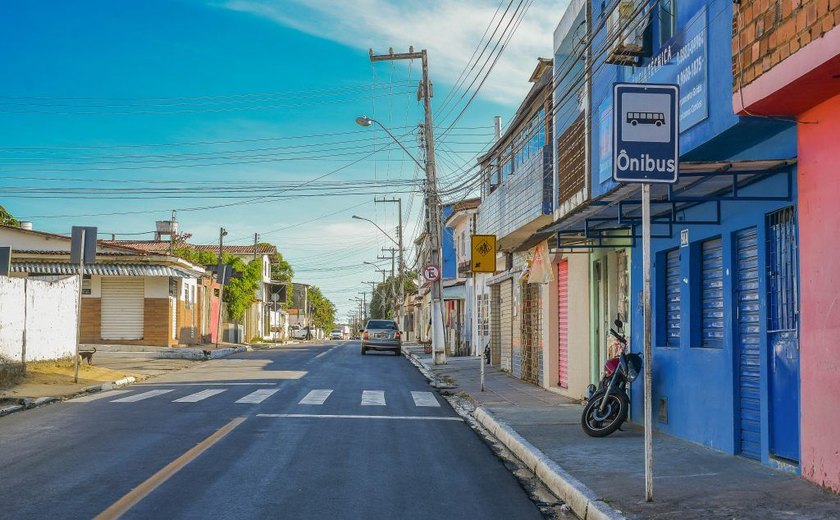 Programa Nova Maceió revitaliza sinalização em bairros da capital