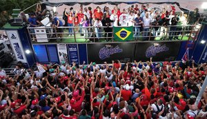 Com grande público em Maceió, Lula agradece votação de alagoanos
