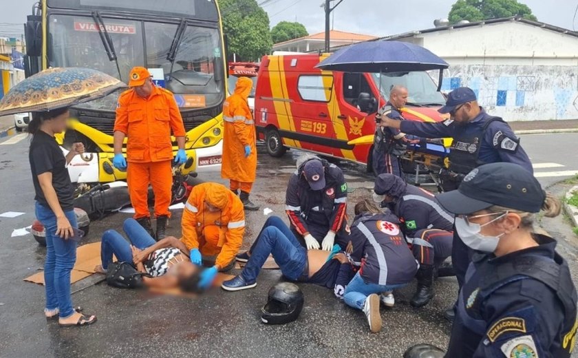Acidente entre ônibus e motocicleta deixa dois feridos na Gruta